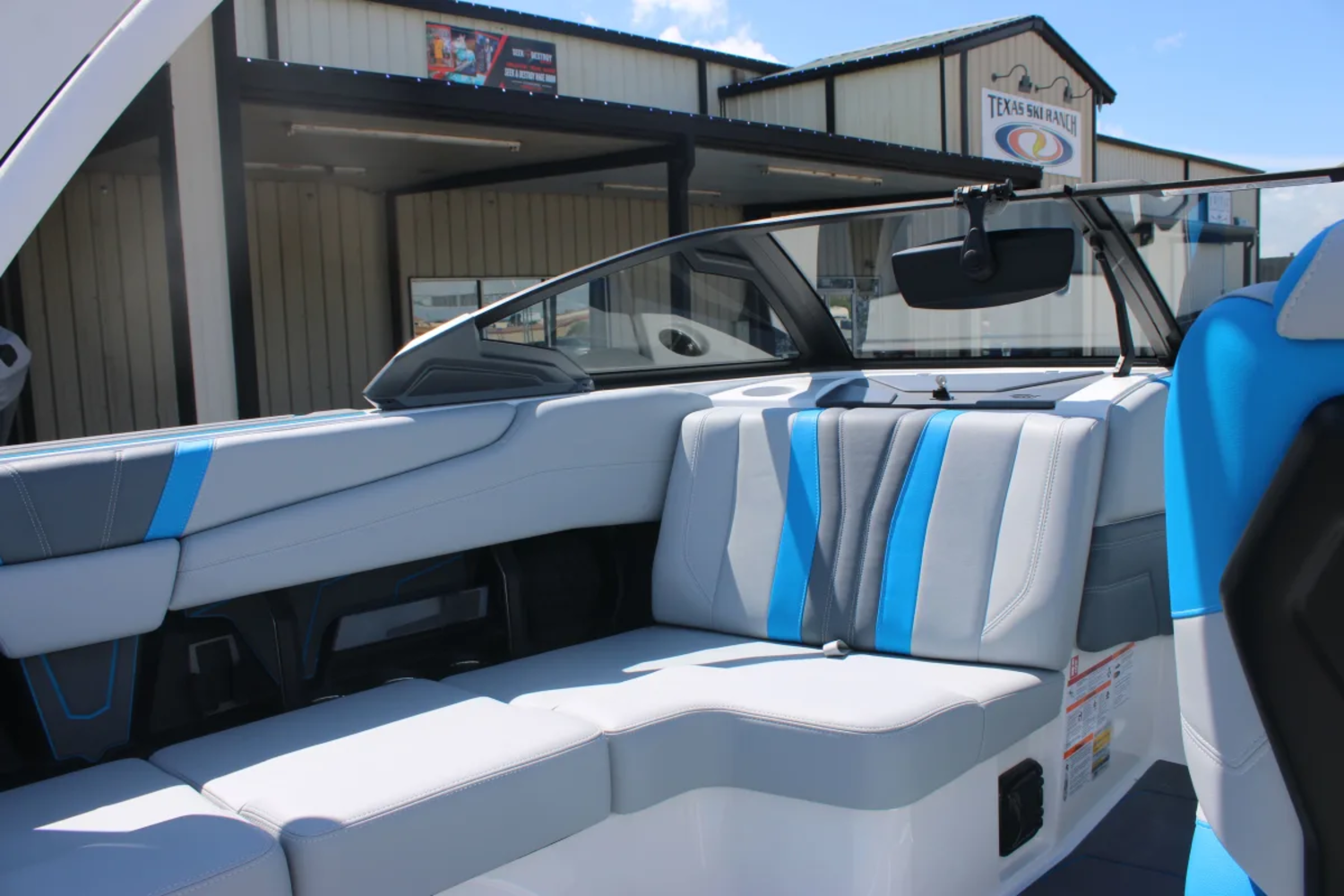 2026 Malibu 22 LSV