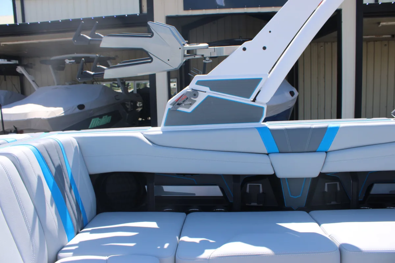 2026 Malibu 22 LSV