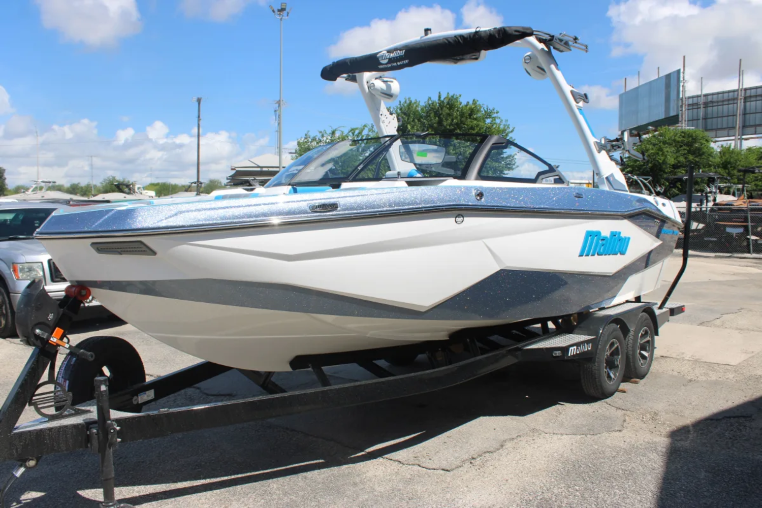 2026 Malibu 22 LSV