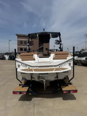 2025-nautique-g23-124502-image3.webp