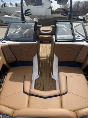 2025-nautique-g23-124502-image6.webp