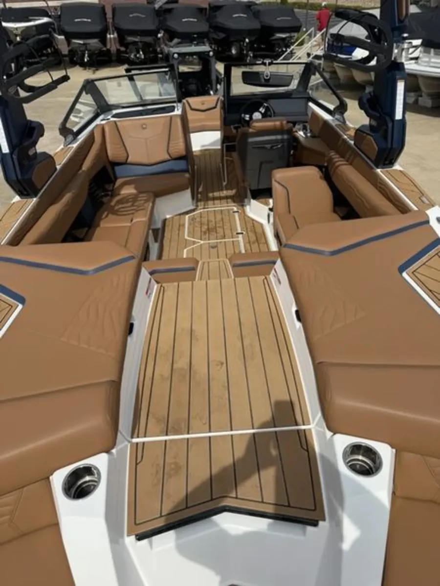 2025-nautique-g23-124502-image7.webp