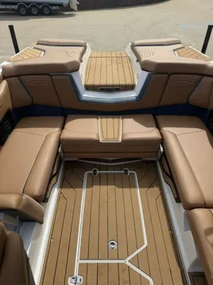 2025-nautique-g23-124502-image8.webp