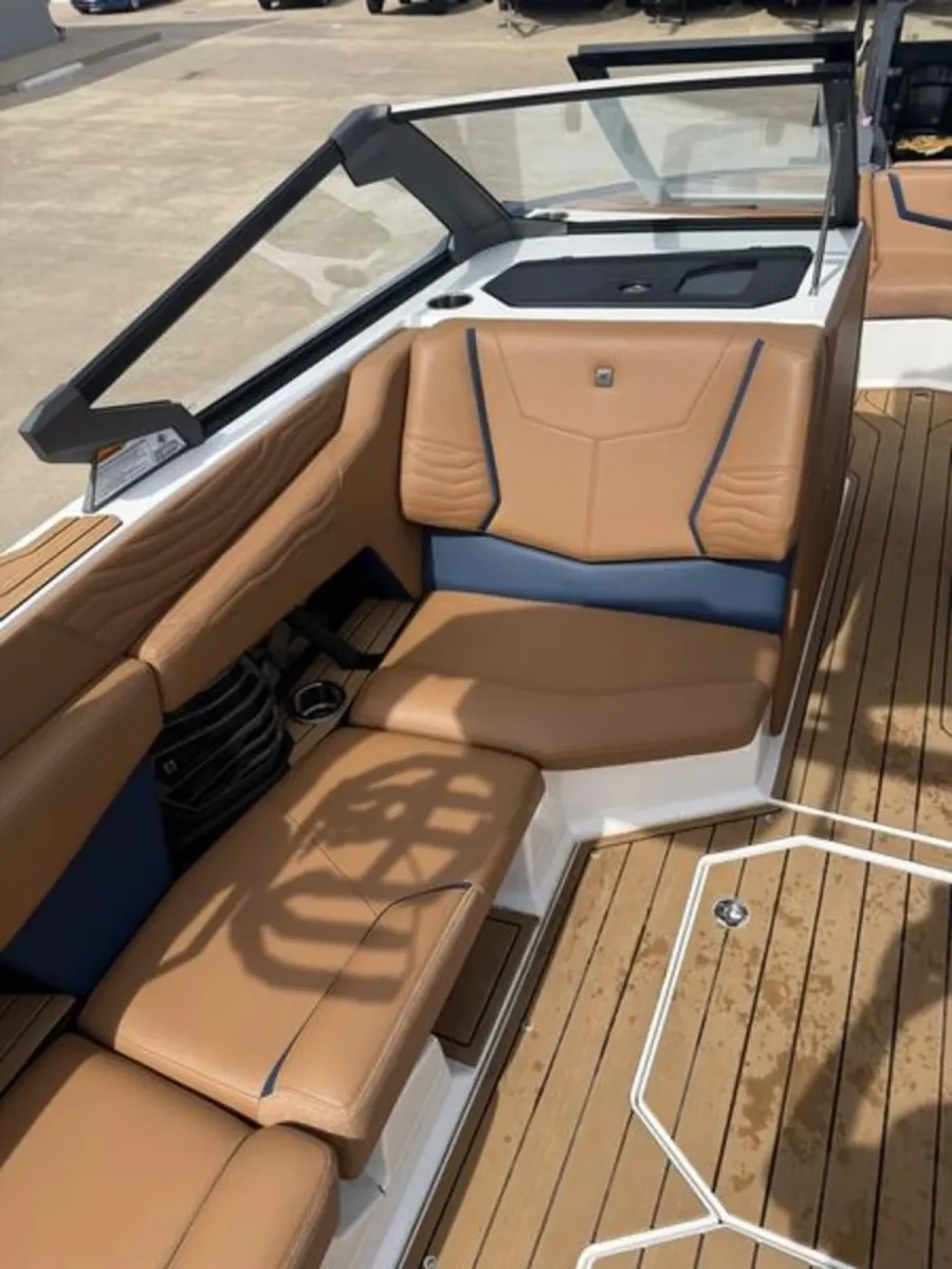 2025-nautique-g23-124502-image9.webp