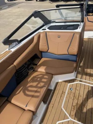 2025-nautique-g23-124502-image9.webp
