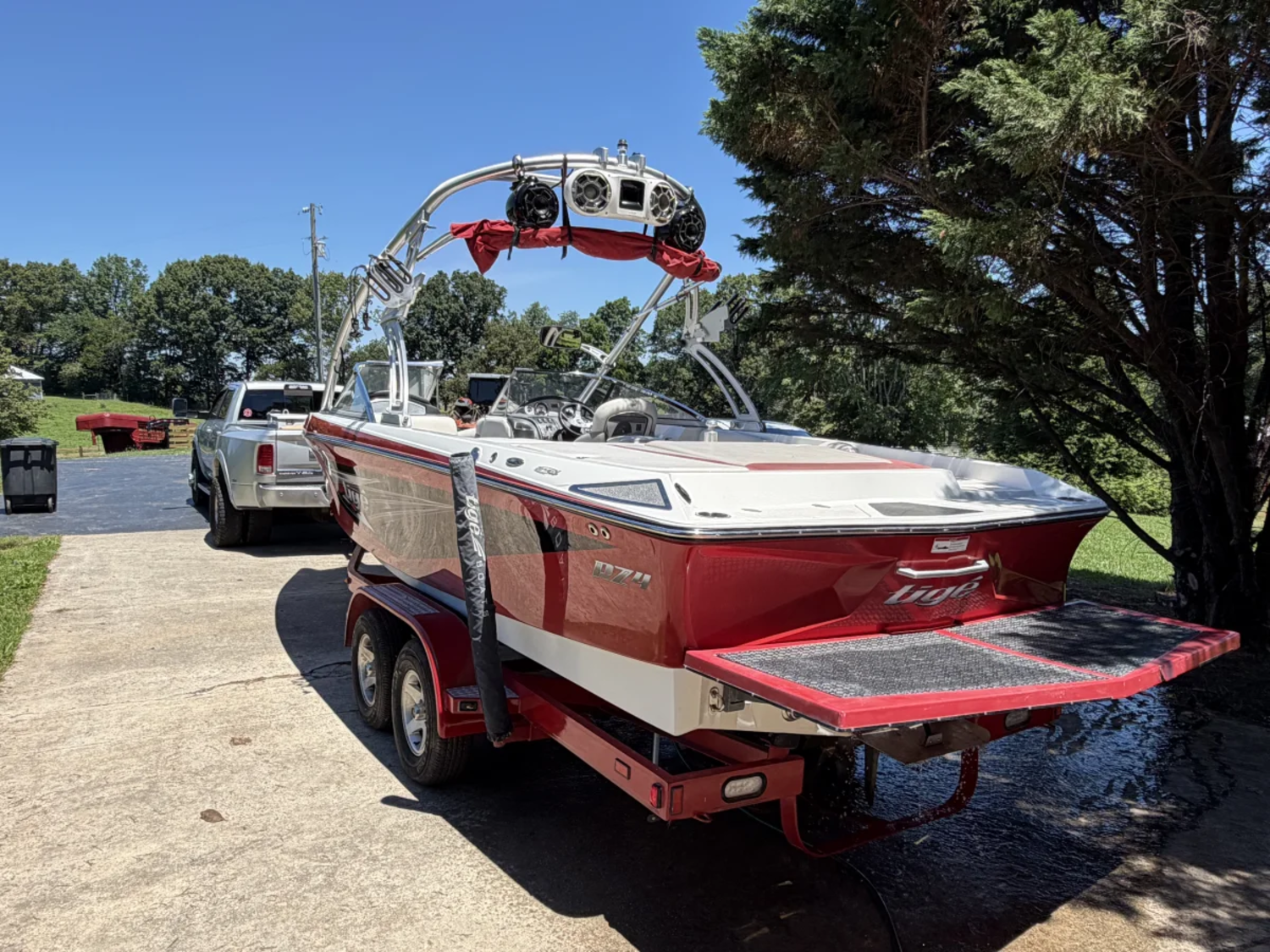 2008 Tige RZ4 24 Foot Wake Surf Boat - Wet Sounds JL Audio Ballast