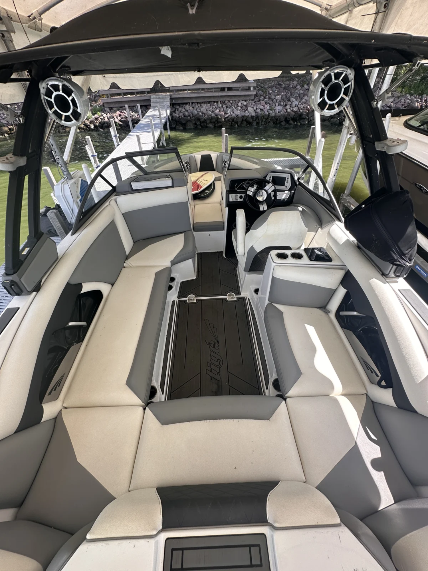 2019 Tige R23