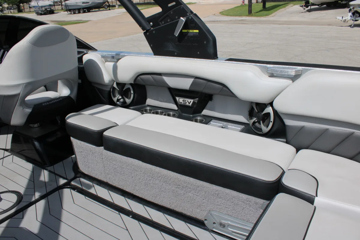 2018 Malibu 25 LSV