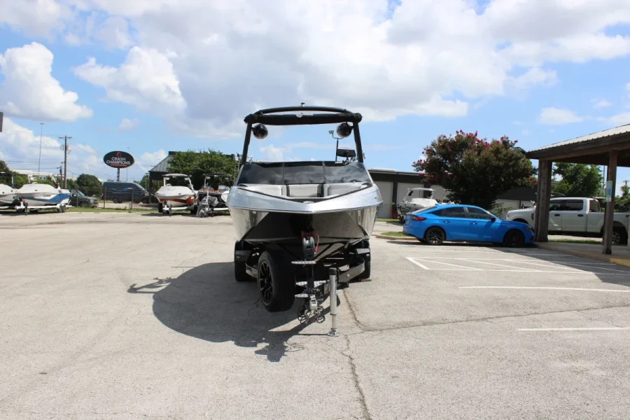 2018-malibu-wakesetter-25-lsv-138663-image2.webp