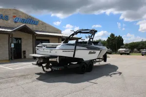 2018-malibu-wakesetter-25-lsv-138663-image4.webp