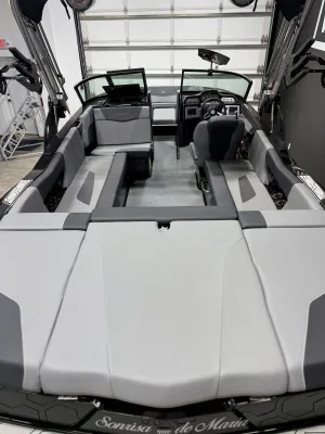 2023-mastercraft-nxt22-138684-image8.webp