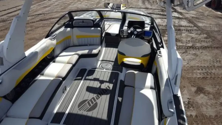 2016-malibu-wakesetter-24-mxz-138705-image2.webp