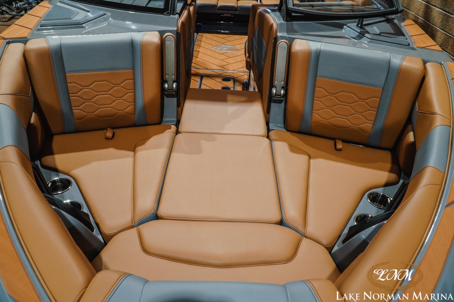 2026 Malibu 23 LSV