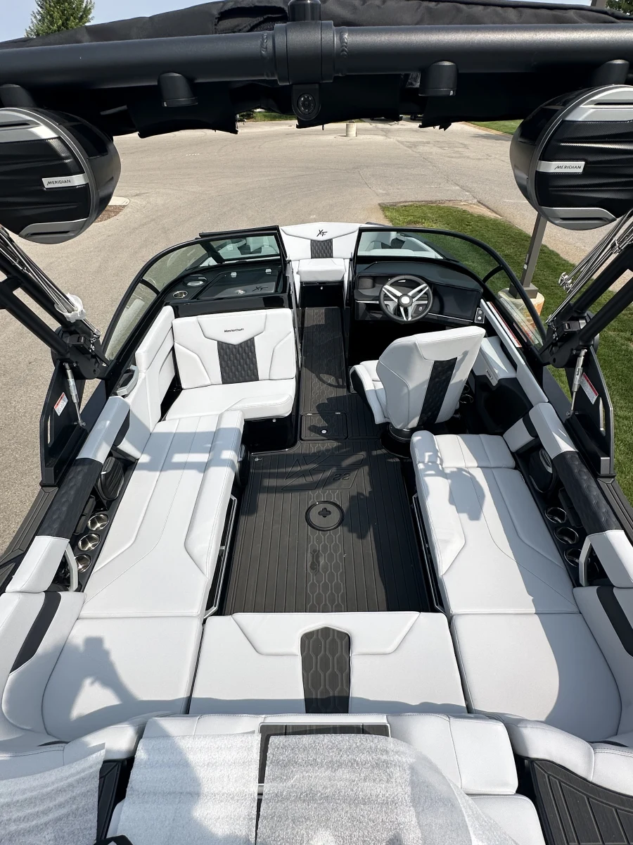 2026-mastercraft-xt22-138753-image13