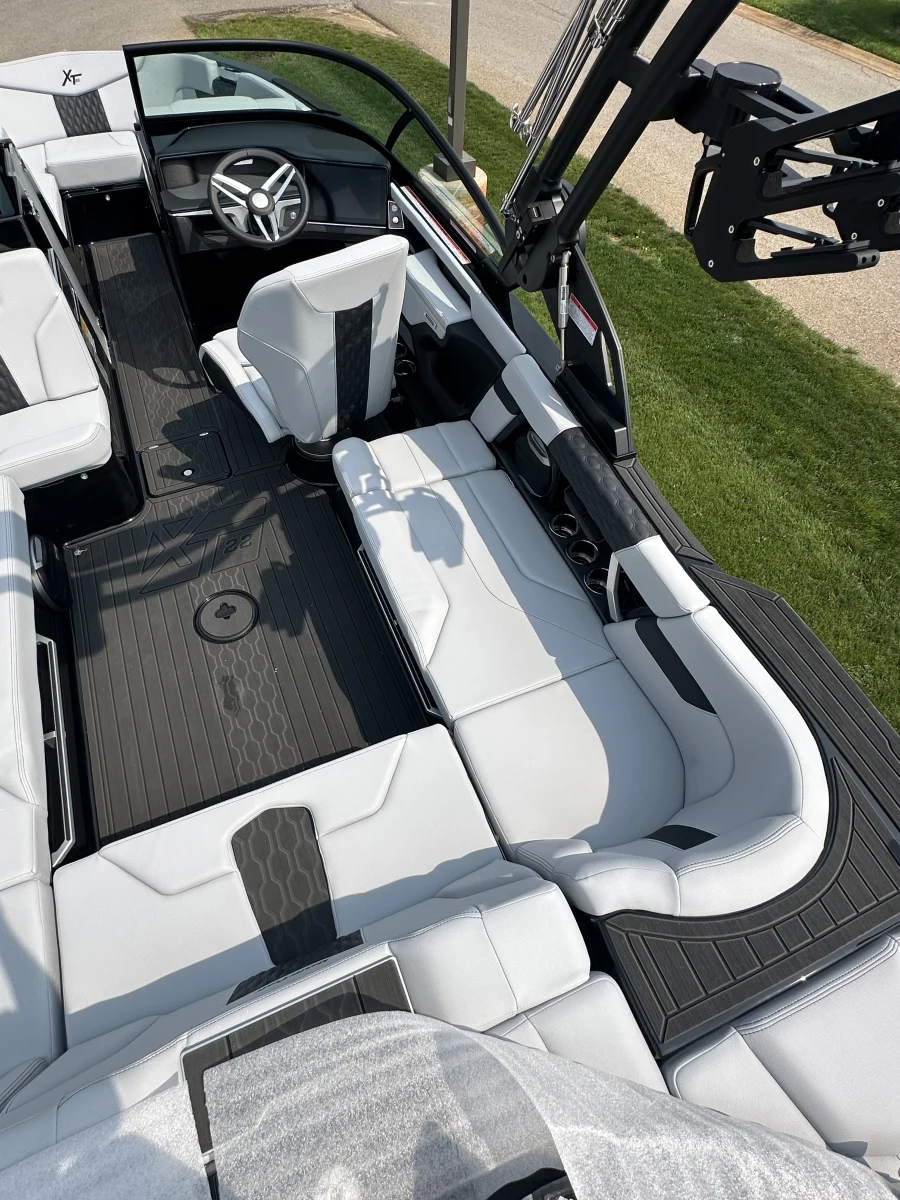 2026-mastercraft-xt22-138753-image14