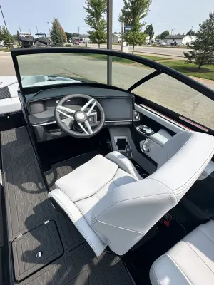 2026-mastercraft-xt22-138753-image16