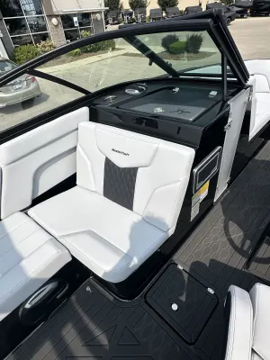 2026-mastercraft-xt22-138753-image18