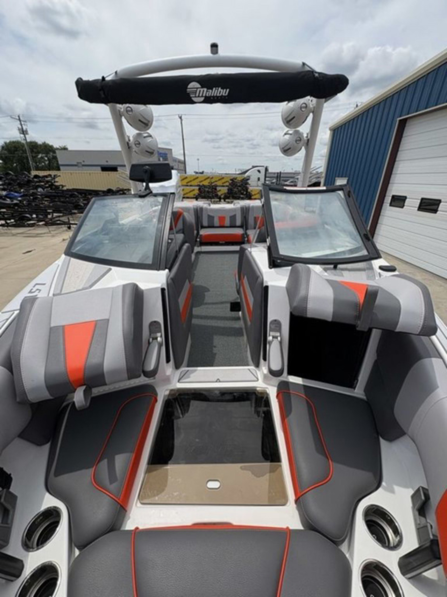 2022 Malibu Boats 23 LSV