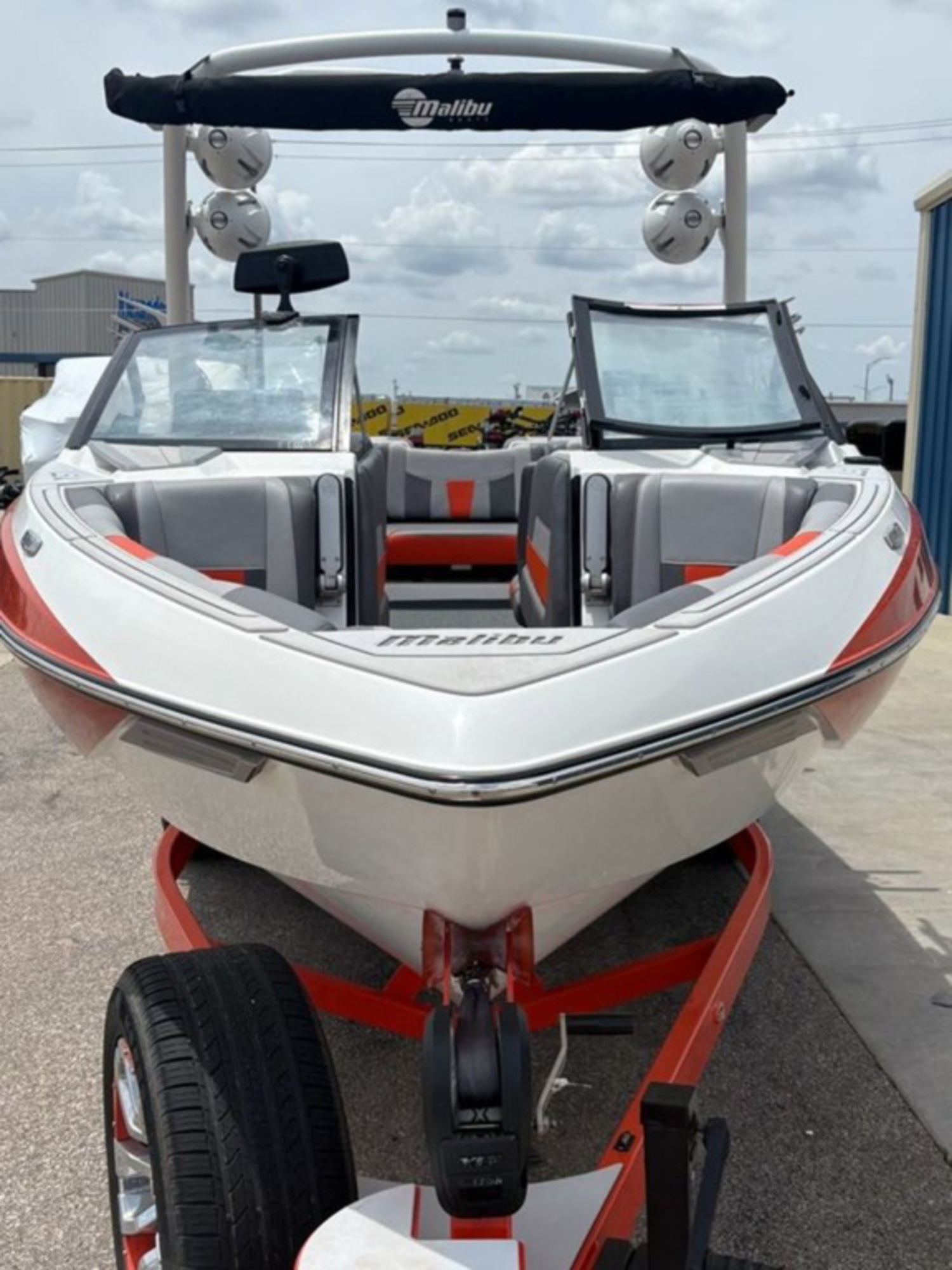 2022 Malibu Boats 23 LSV