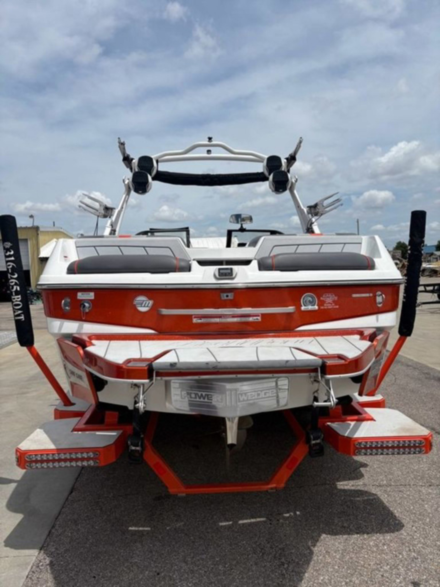 2022 Malibu Boats 23 LSV