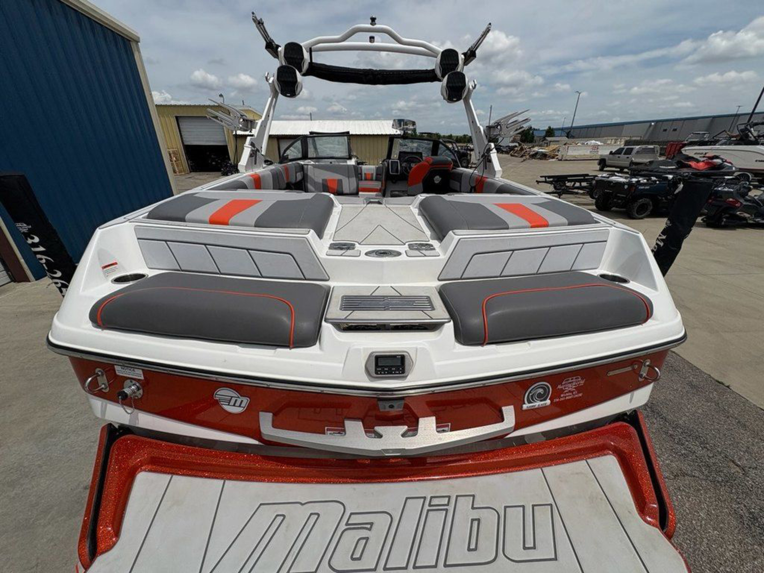 2022 Malibu Boats 23 LSV