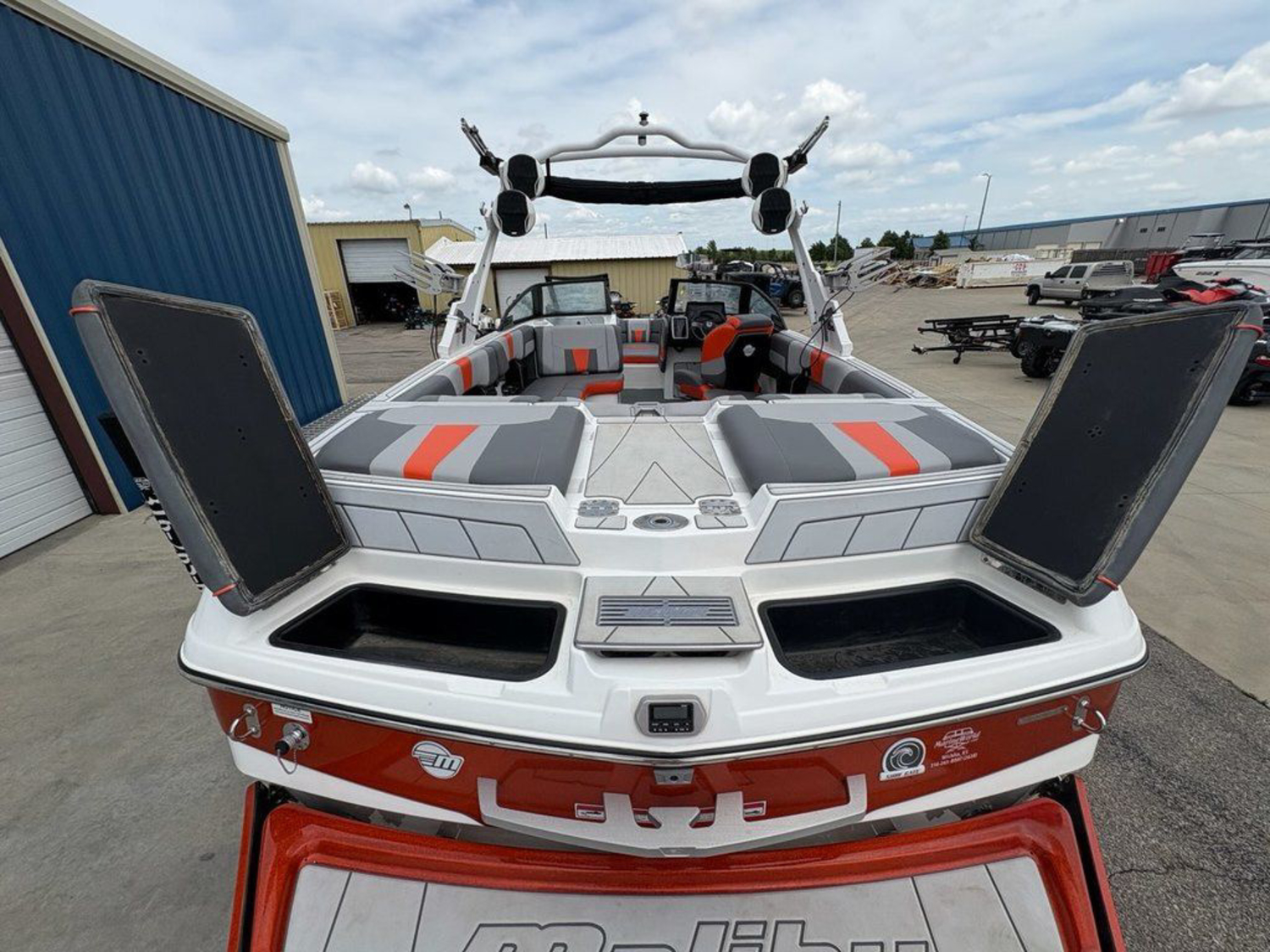 2022 Malibu Boats 23 LSV