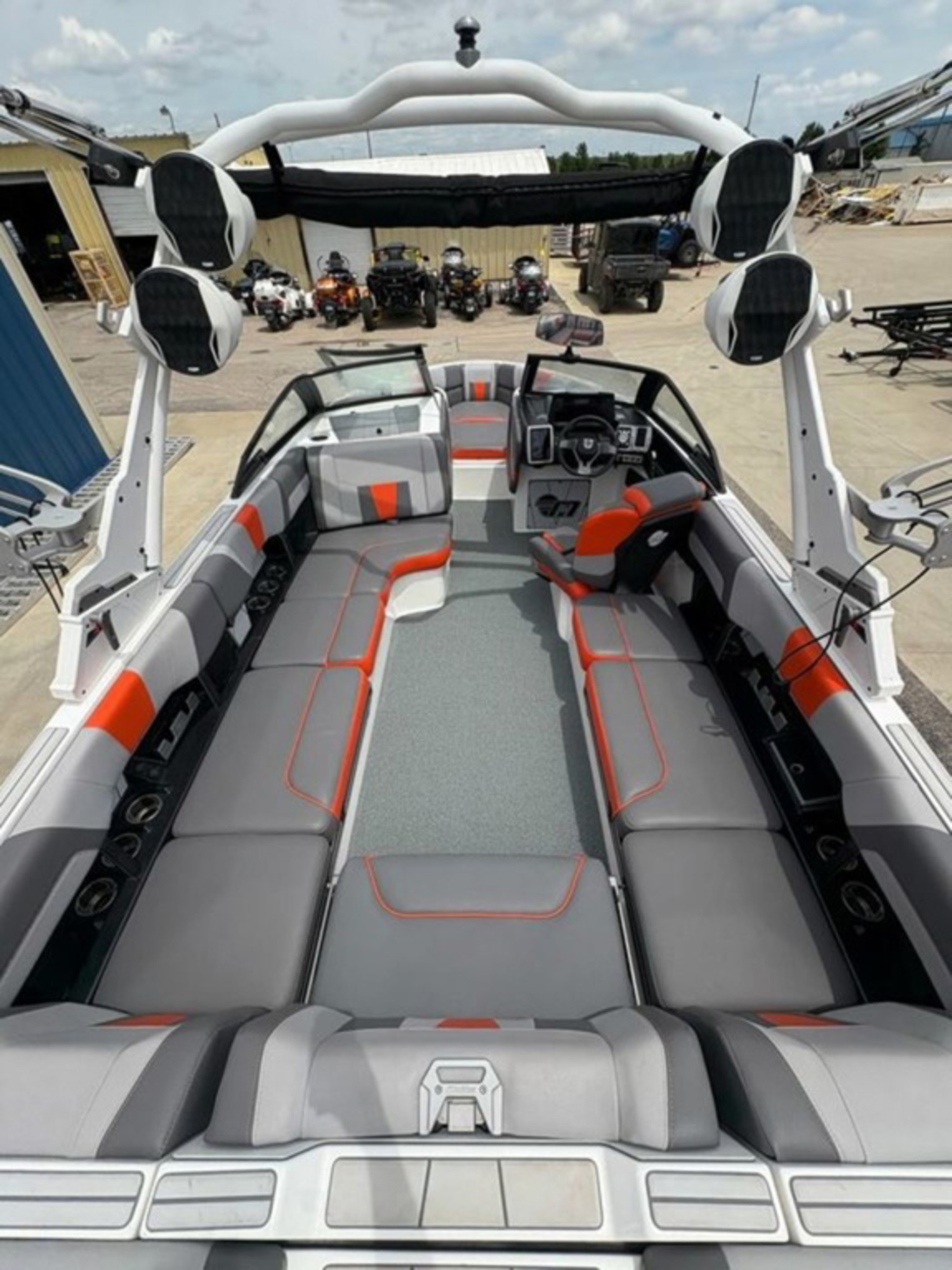 2022 Malibu Boats 23 LSV
