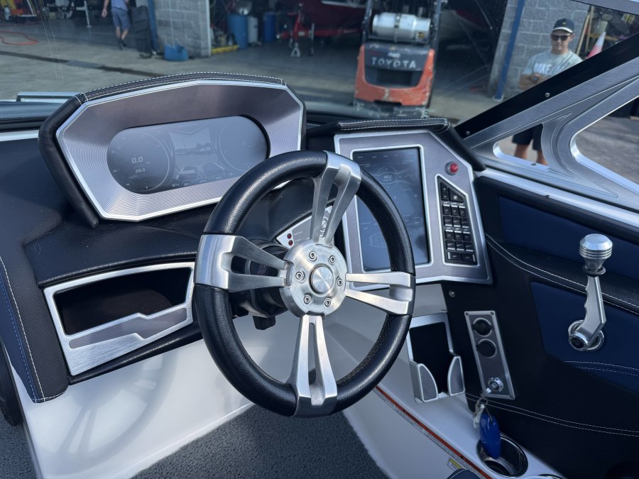 2018-mastercraft-xt25-138760-image16