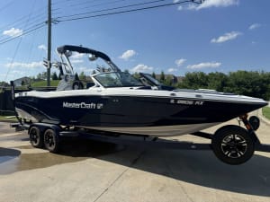 2018-mastercraft-xt25-138760-image1