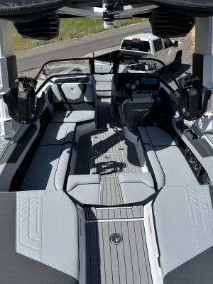 2024-nautique-g23-138817-image6.webp