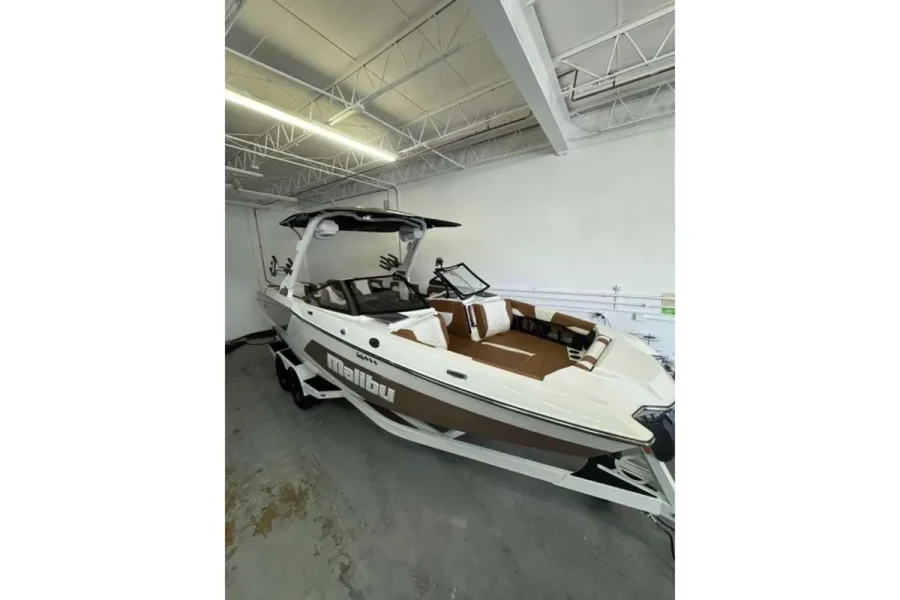 2026-malibu-wakesetter-24-mxz-138838-image3.webp