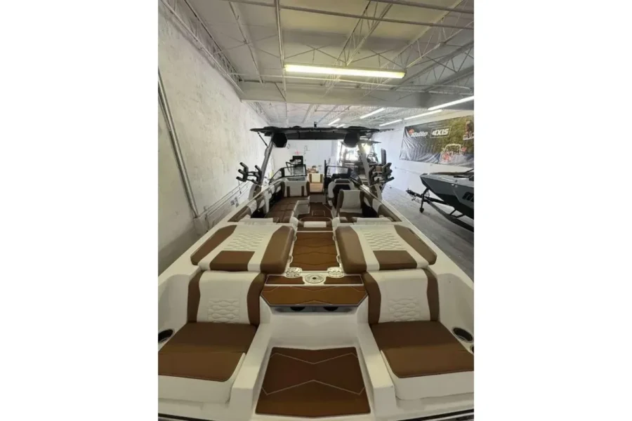 2026-malibu-wakesetter-24-mxz-138838-image6.webp