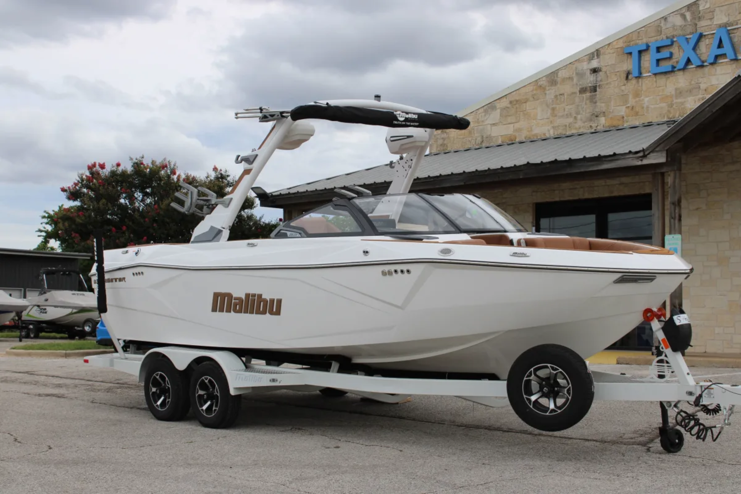 2026 Malibu 23 LSV