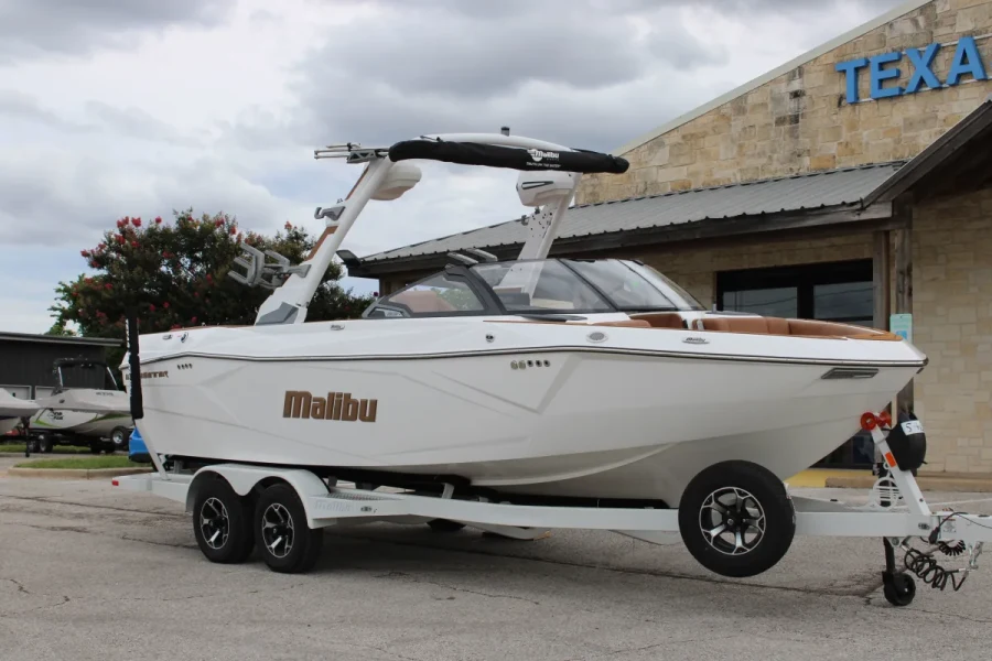 2026-malibu-wakesetter-23-lsv-138856-image1.webp