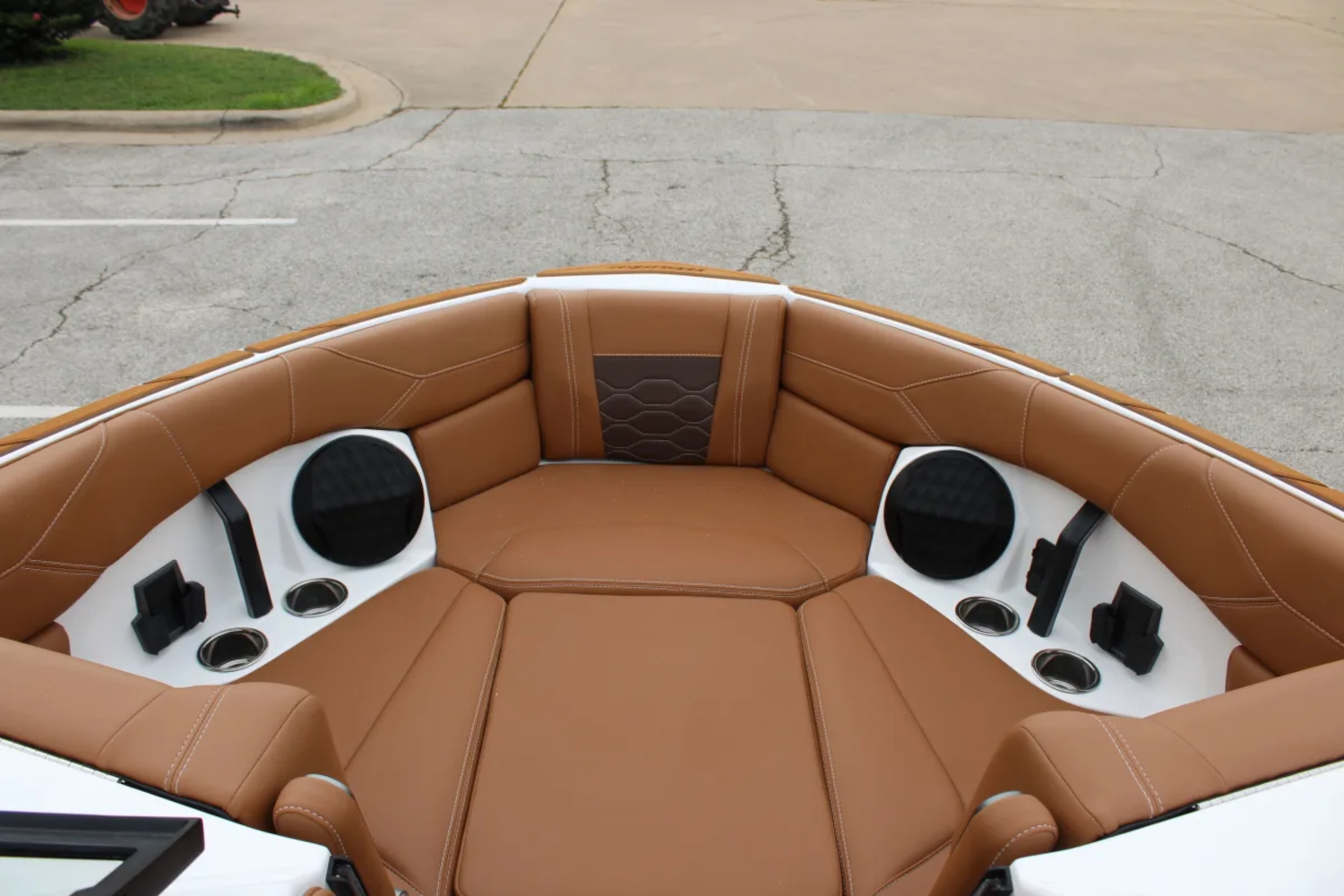 2026 Malibu 23 LSV