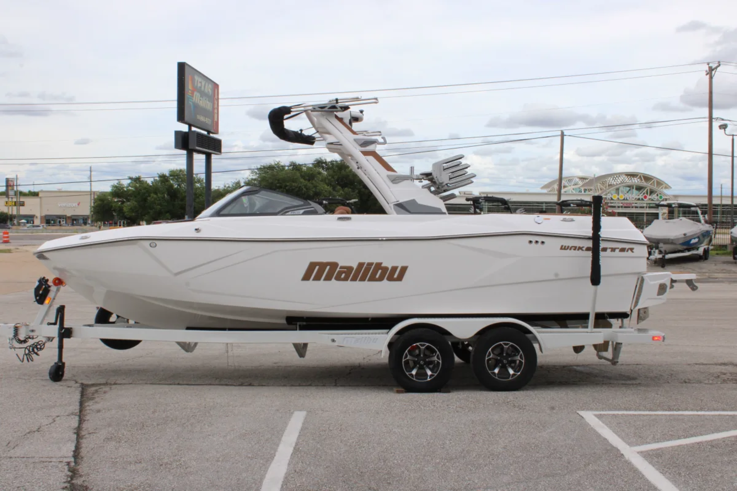 2026 Malibu 23 LSV