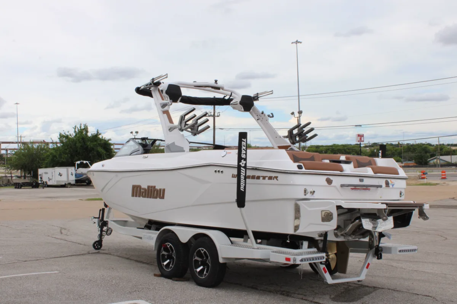 2026 Malibu 23 LSV