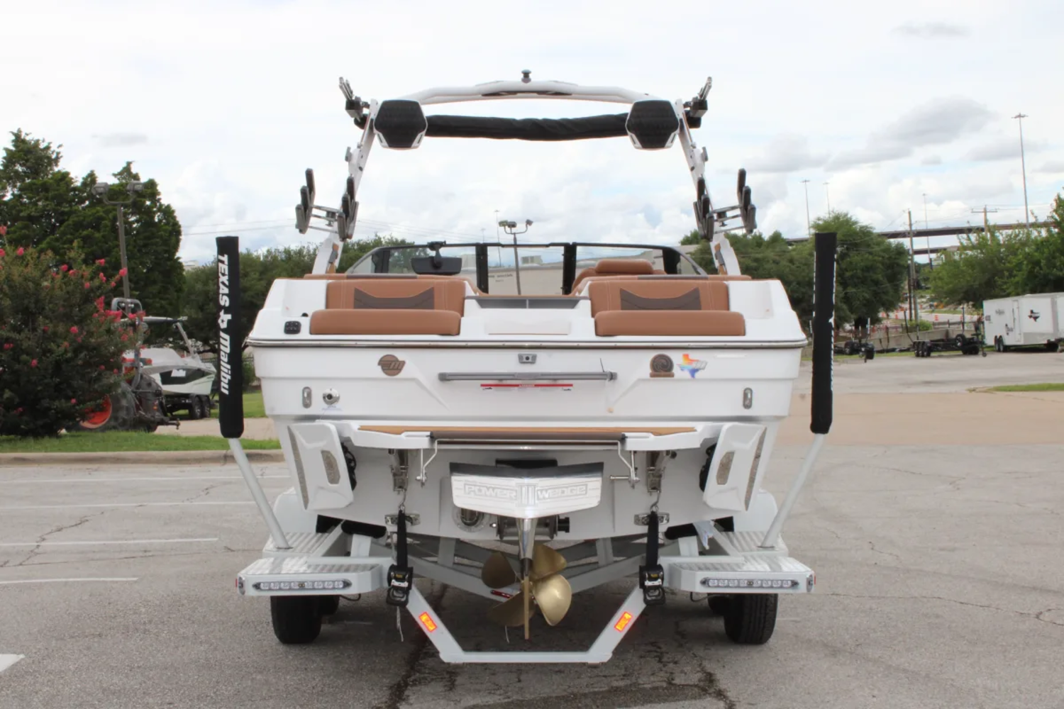 2026 Malibu 23 LSV