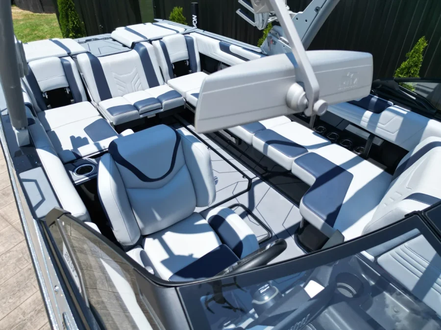2025-malibu-wakesetter-25-lsv-138881-image4.webp