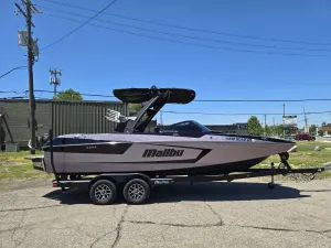 2022 Malibu 23 MXZ Icon