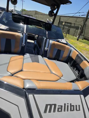 2022 Malibu 23 MXZ Icon