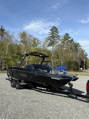 2021 Malibu MXZ 23 wakesetter (230 hours) Icon