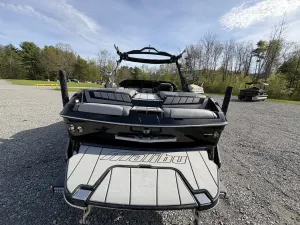 2021 Malibu MXZ 23 wakesetter (230 hours) Icon