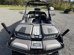 2021 Malibu MXZ 23 wakesetter (230 hours) Icon