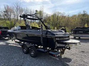 2021 Malibu MXZ 23 wakesetter (230 hours) Icon