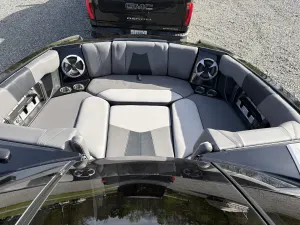 2021 Malibu MXZ 23 wakesetter (230 hours) Icon