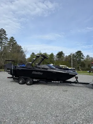 2021 Malibu MXZ 23 wakesetter (230 hours) Icon