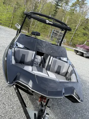 2021 Malibu MXZ 23 wakesetter (230 hours) Icon