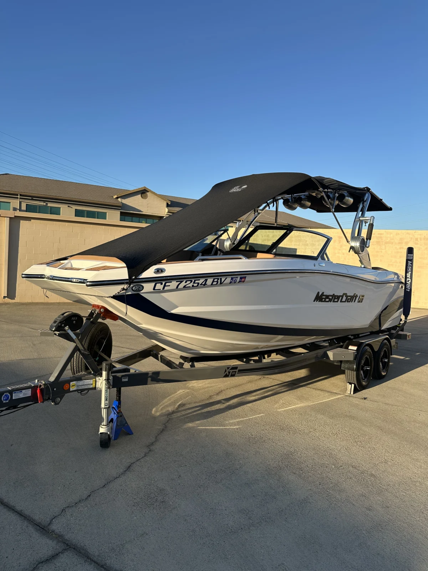 2021 Mastercraft XT22 - Excellent Condition Low Hours