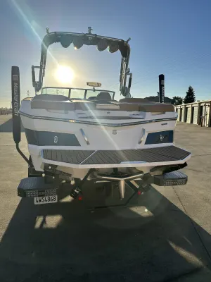 2021-mastercraft-xt22-138900-image3.webp